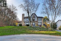 40 PARKWOOD Road Grimsby, ON L3M 4K9