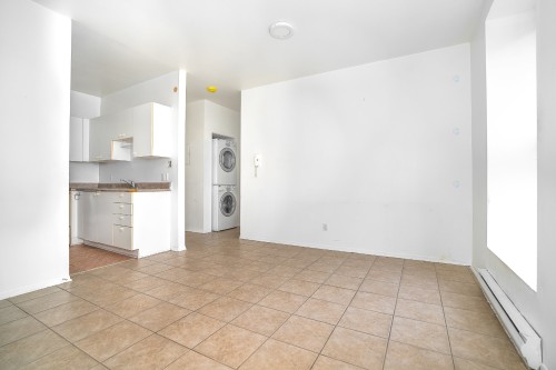 Salon - 1-1319 Rue Ste-Catherine E., Montréal (Ville-Marie), QC - Indoor Photo Showing Kitchen