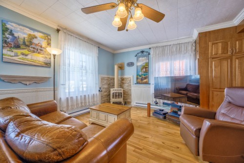 Salon - 199 Rue Principale, Saint-Alexis, QC - Indoor Photo Showing Living Room