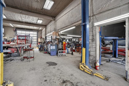 Commerce - 975  - 979 Rue St-Isidore, Saint-Lin/Laurentides, QC - Indoor