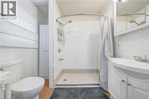 115 West Main Street, Welland, ON - Indoor Photo Showing Bathroom