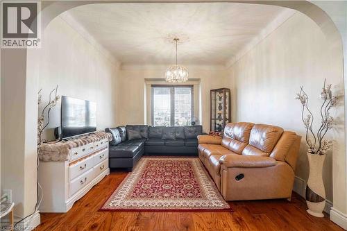 20 Milton Avenue, Hamilton, ON - Indoor Photo Showing Living Room