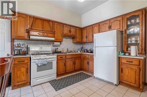 20 Milton Avenue, Hamilton, ON - Indoor Photo Showing Kitchen