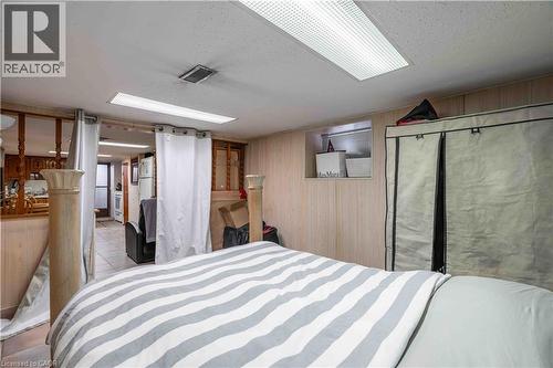 20 Milton Avenue, Hamilton, ON - Indoor Photo Showing Bedroom