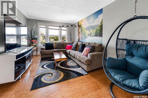 518 12Th Street E, Saskatoon, SK - Indoor Photo Showing Living Room