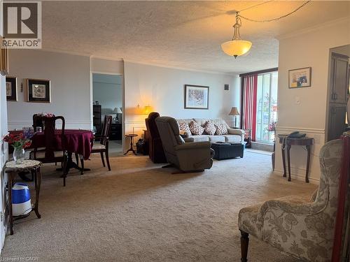 1415 Ghent Avenue Unit# 705, Burlington, ON - Indoor Photo Showing Living Room
