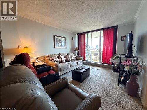 1415 Ghent Avenue Unit# 705, Burlington, ON - Indoor Photo Showing Living Room