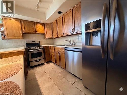 1415 Ghent Avenue Unit# 705, Burlington, ON - Indoor Photo Showing Kitchen