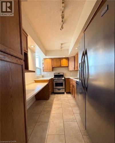 1415 Ghent Avenue Unit# 705, Burlington, ON - Indoor Photo Showing Kitchen
