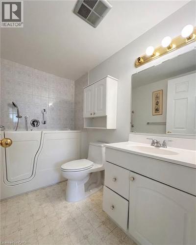 1415 Ghent Avenue Unit# 705, Burlington, ON - Indoor Photo Showing Bathroom