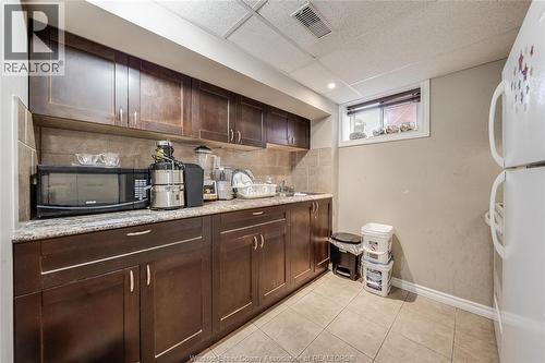 2340 George Avenue, Windsor, ON - Indoor Photo Showing Kitchen