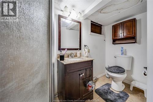 2340 George Avenue, Windsor, ON - Indoor Photo Showing Bathroom