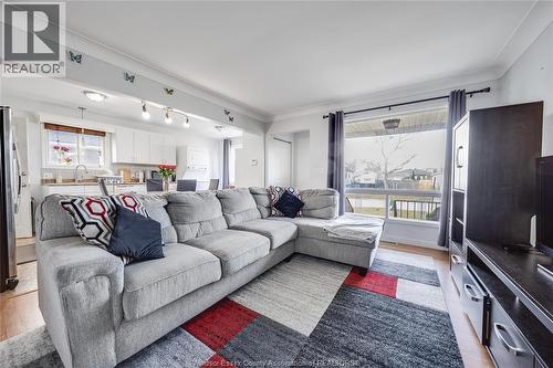 2340 George Avenue, Windsor, ON - Indoor Photo Showing Living Room
