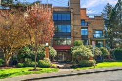 201-1280 Newport Ave Oak Bay, BC V8S 5E7