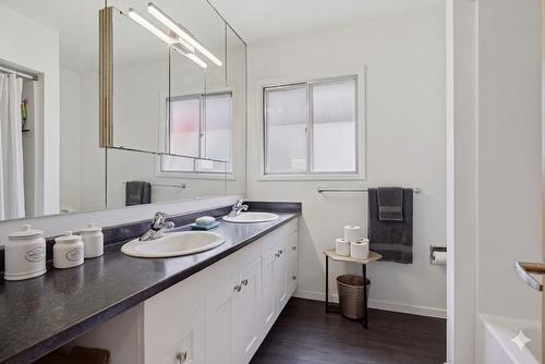2768 Valleyview Drive, Kamloops, BC - Indoor Photo Showing Bathroom