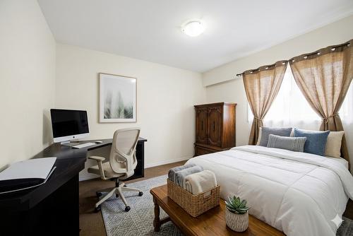 2768 Valleyview Drive, Kamloops, BC - Indoor Photo Showing Bedroom