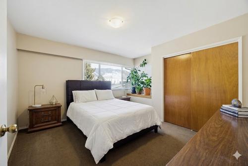 2768 Valleyview Drive, Kamloops, BC - Indoor Photo Showing Bedroom