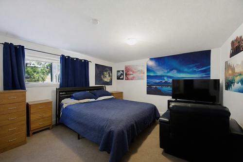 2768 Valleyview Drive, Kamloops, BC - Indoor Photo Showing Bedroom