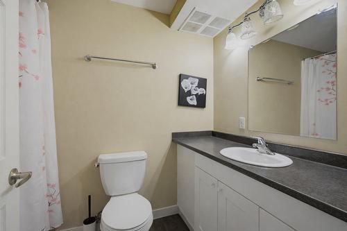 2768 Valleyview Drive, Kamloops, BC - Indoor Photo Showing Bathroom