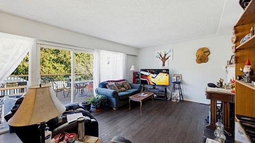 2768 Valleyview Drive, Kamloops, BC - Indoor Photo Showing Living Room