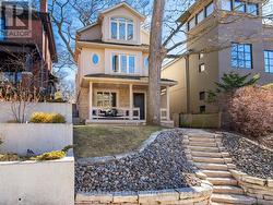 137 WILLOW AVENUE Toronto, ON M4E 3K4