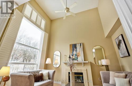 43 ENGLISH OAK DRIVE  Richmond Hill, ON L4E 3W2