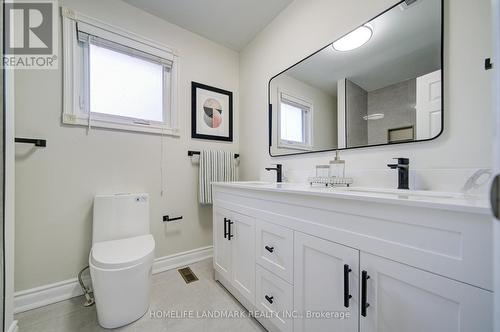 1111 Deer Run, Mississauga, ON - Indoor Photo Showing Bathroom