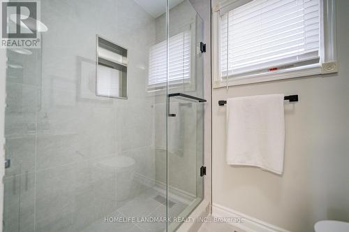 1111 Deer Run, Mississauga, ON - Indoor Photo Showing Bathroom