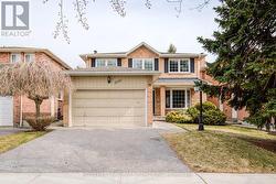 1111 DEER RUN  Mississauga, ON L5C 3P7