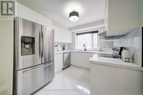 1111 Deer Run, Mississauga, ON - Indoor Photo Showing Kitchen