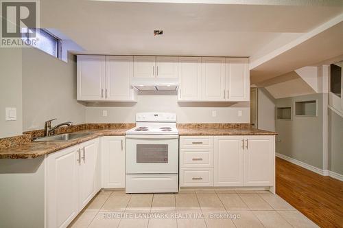 1111 Deer Run, Mississauga, ON - Indoor Photo Showing Kitchen