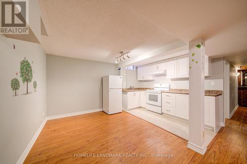 1111 Deer Run, Mississauga, ON - Indoor Photo Showing Kitchen