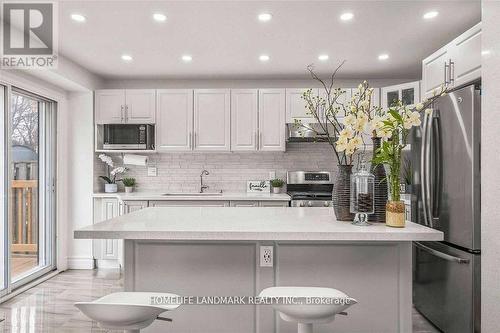 2764 Willowmore Way, Mississauga, ON - Indoor Photo Showing Kitchen With Upgraded Kitchen