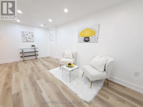 2764 Willowmore Way, Mississauga, ON - Indoor Photo Showing Living Room