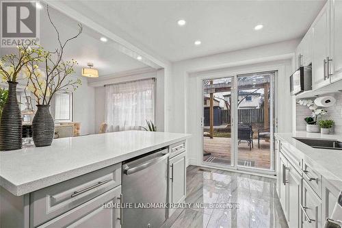 2764 Willowmore Way, Mississauga, ON - Indoor Photo Showing Kitchen