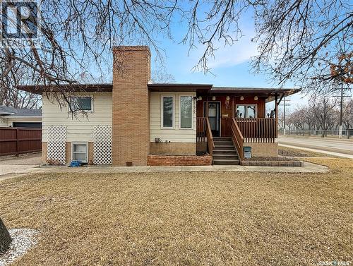 880 3Rd Avenue Ne, Swift Current, SK - Outdoor