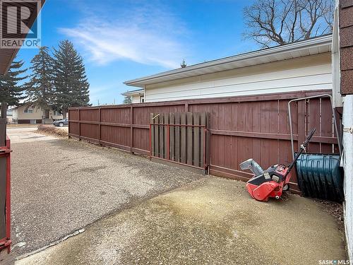 880 3Rd Avenue Ne, Swift Current, SK - Outdoor