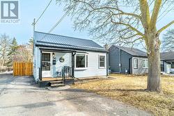 56 GLENELG STREET E  Kawartha Lakes (Lindsay), ON K9V 1Z3