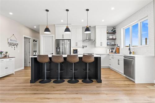 23 Murano Cove, Steinbach, MB - Indoor Photo Showing Kitchen With Upgraded Kitchen