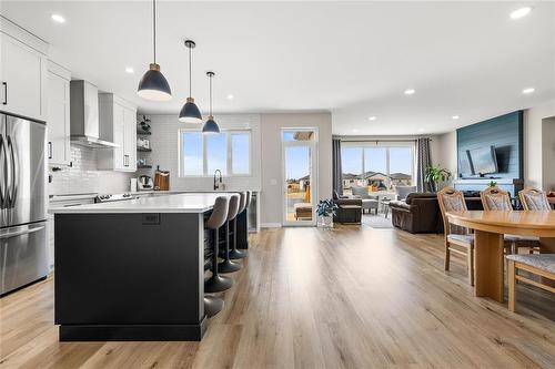 23 Murano Cove, Steinbach, MB - Indoor Photo Showing Kitchen With Upgraded Kitchen