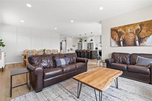 23 Murano Cove, Steinbach, MB - Indoor Photo Showing Living Room