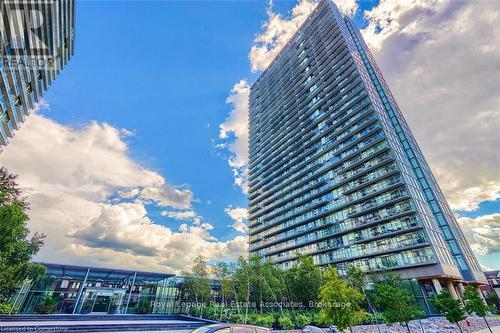 2206 - 105 THE QUEENSWAY  Toronto, ON M6S 5B5