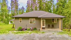 7468 Estate Drive  Anglemont, BC V0E 1M8
