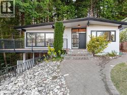 868 PROSPECT AVENUE North Vancouver, BC V7R 2M3