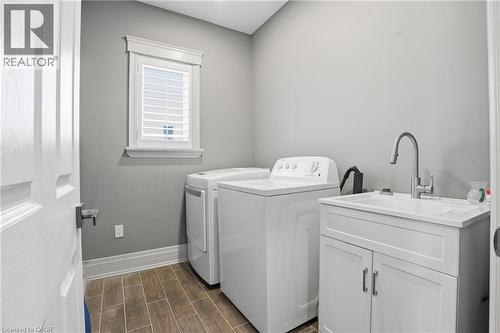5 Arden Avenue, Hamilton, ON - Indoor Photo Showing Laundry Room