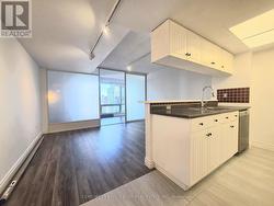 2513 - 1001 BAY STREET Toronto, ON M5S 3A6