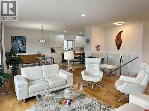 3473 Hargreaves Avenue, Vanderhoof, BC - Indoor Photo Showing Living Room