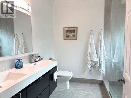 3473 Hargreaves Avenue, Vanderhoof, BC - Indoor Photo Showing Bathroom