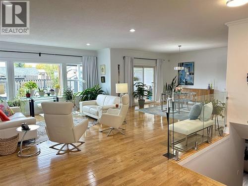 3473 Hargreaves Avenue, Vanderhoof, BC - Indoor Photo Showing Living Room