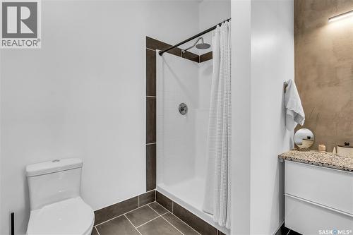 105 211 D Avenue N, Saskatoon, SK - Indoor Photo Showing Bathroom